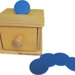 Little Montessorian 蒙特梭利木製投幣盒存錢箱 1歲幼兒Nido精細動作手腕旋轉物體恆存訓練教具